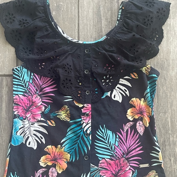 Girls bundle (M) 3 shirts—great condition! Perfect for “Back to School”! - Picture 5 of 10